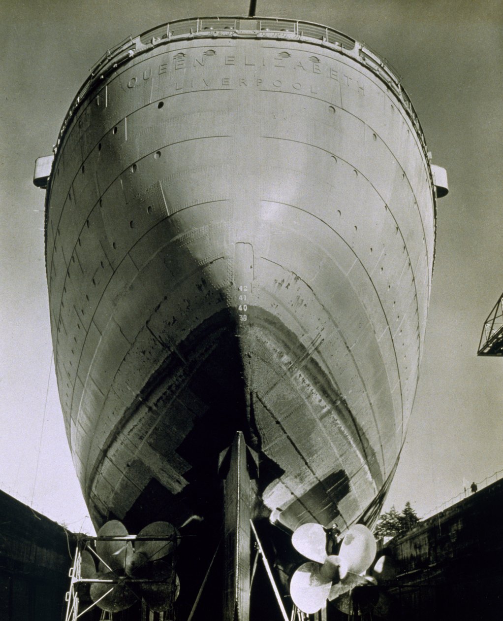 Utsikt över RMS Queen Elizabeth, 1942 av English Photographer