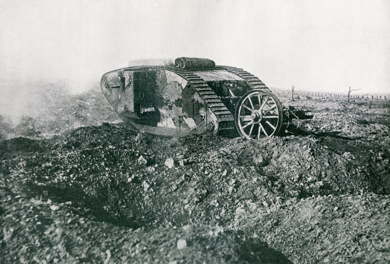 WWI British Tank i aktion på vestfronten, 1917 swed av English Photographer