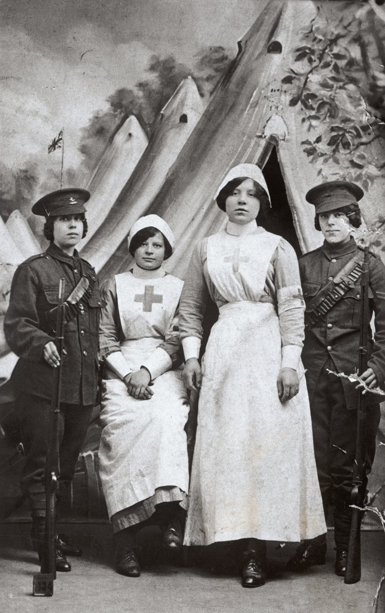 Kvinnor i krig, 1914-18 av English Photographer