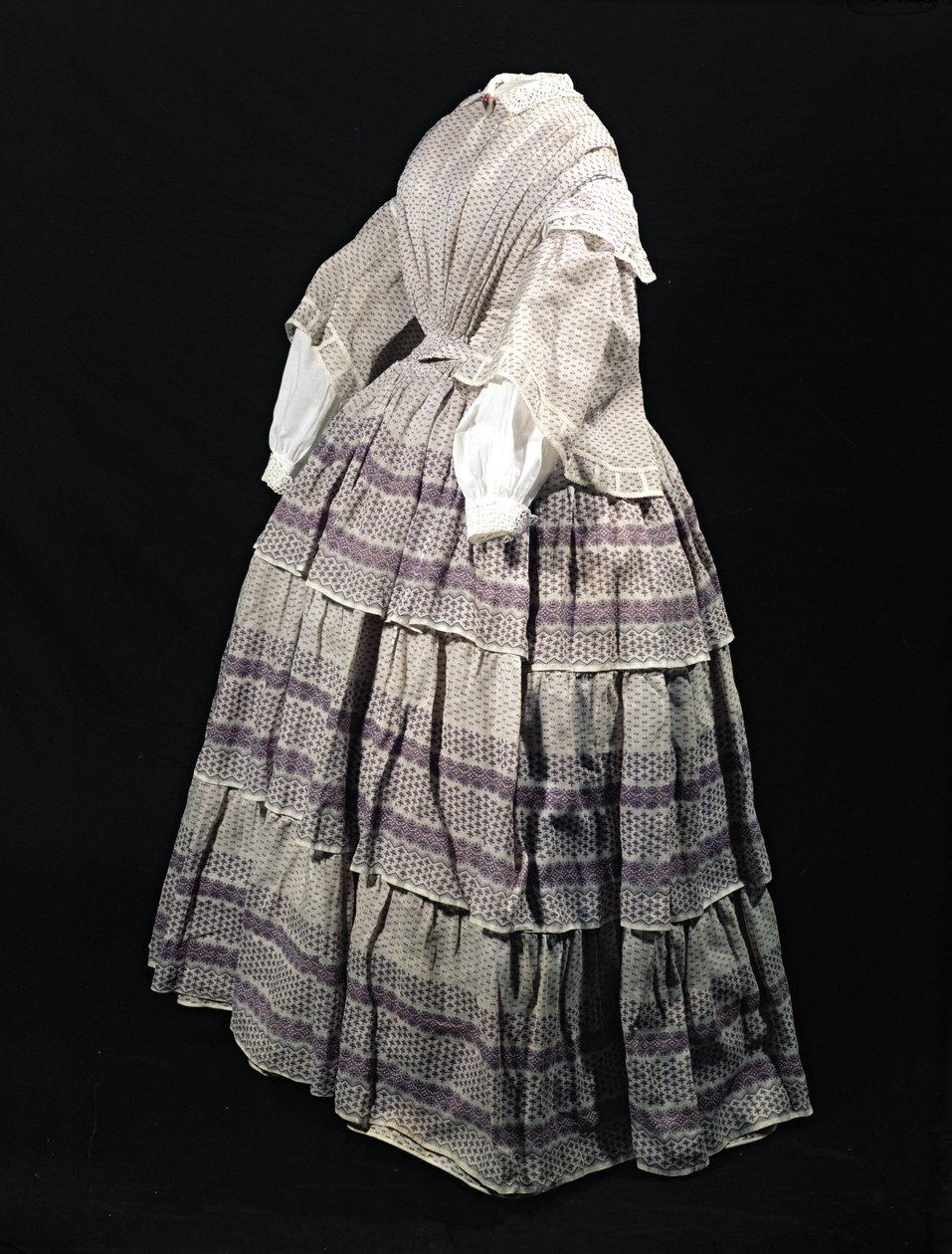 Crinoline kjole, 1850-60 (trykt muslin) swed av English School