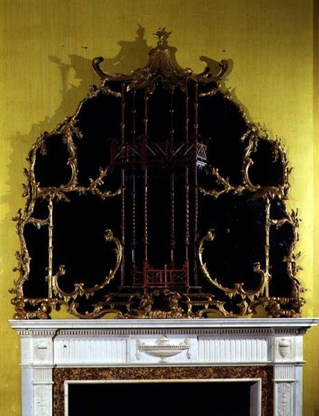 George II chinoiserie overmantle mirror, c.1750 (giltwood) av English School