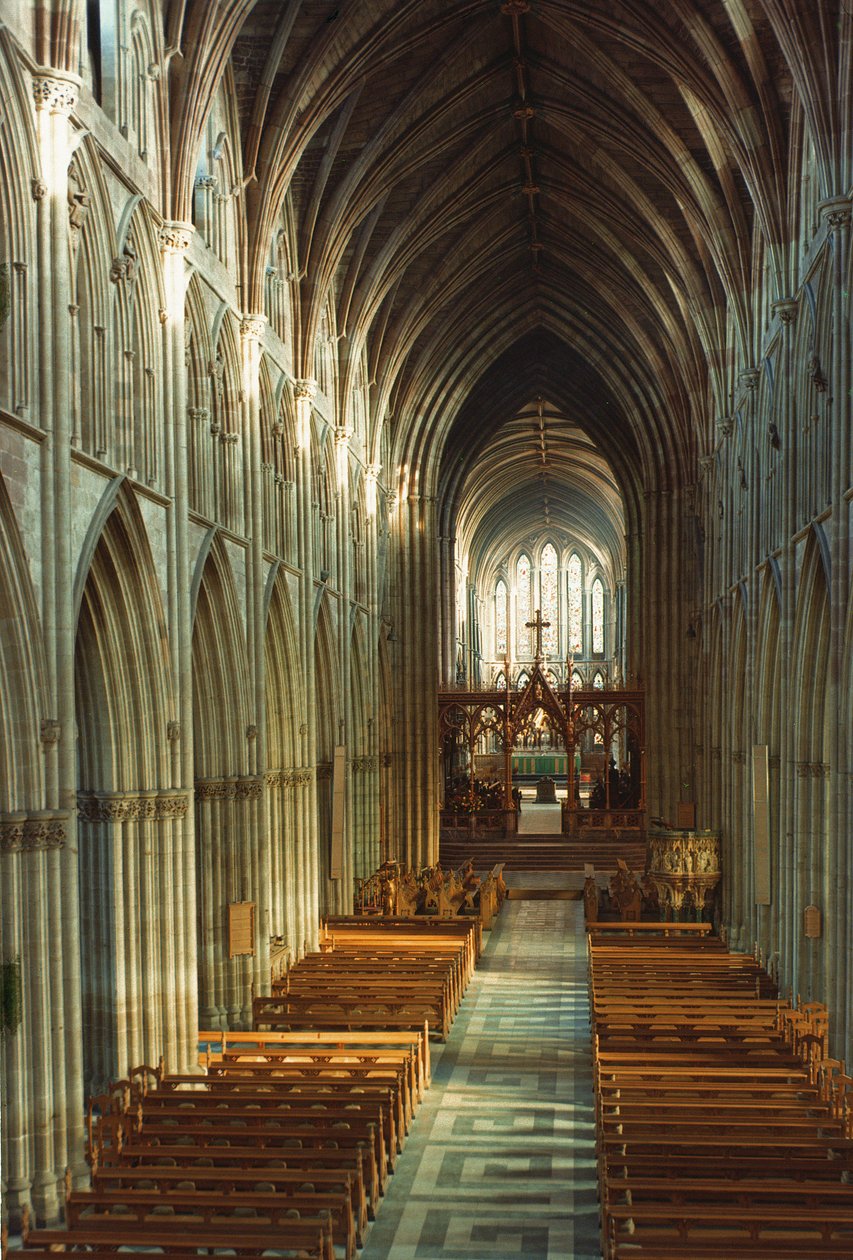 Utsikt över långhuset, byggt 1317-c.1370 av English School