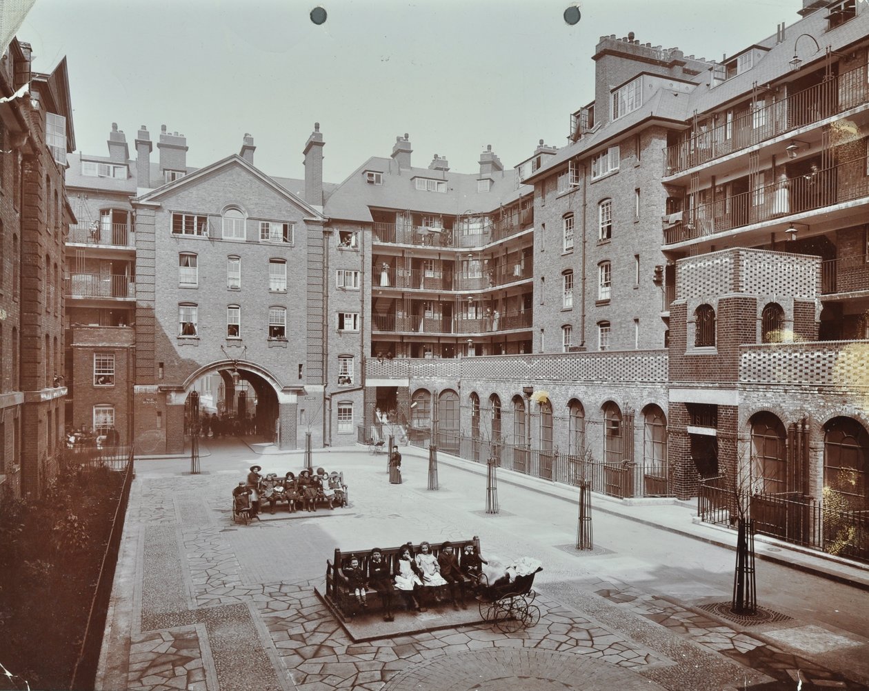 Bourne Estate: Laney Buildings, London av English Photographer