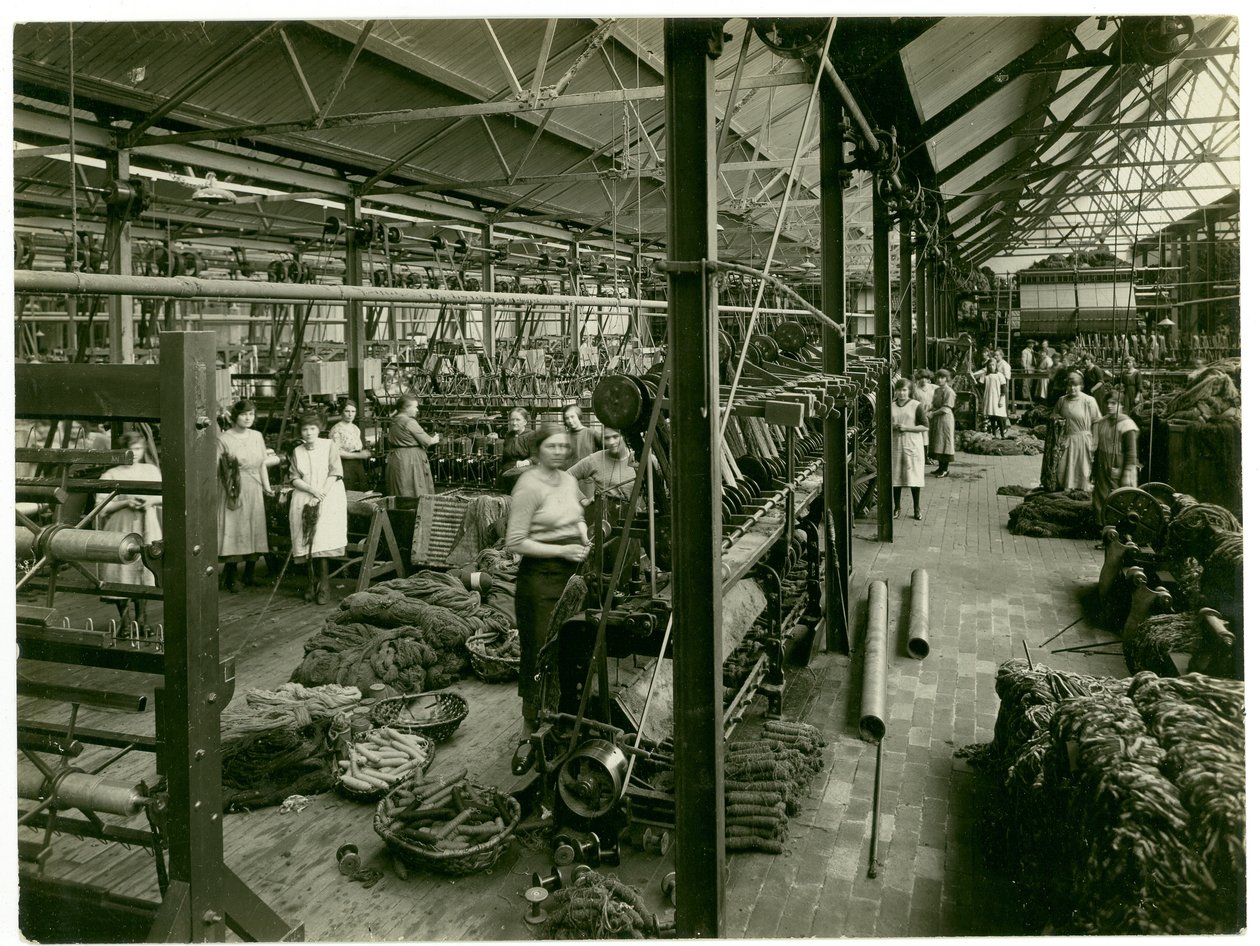 Chenille lindning, mattfabrik, 1923 av English Photographer