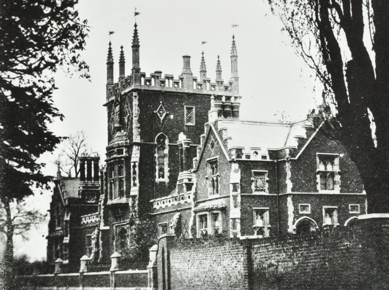 Elizabethan School, Broomhouse Lane: exteriör, 1880 av English Photographer
