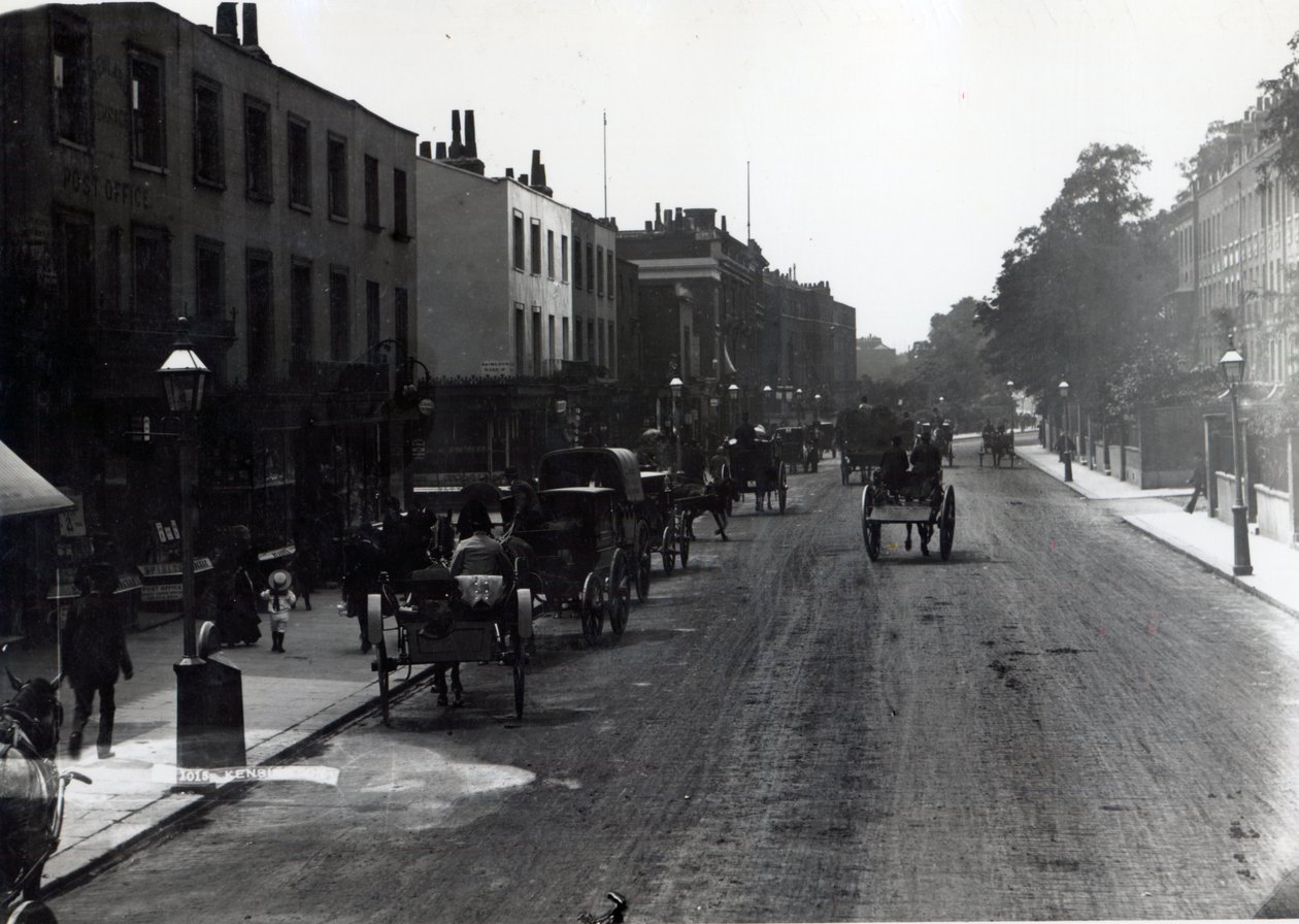 Kensington High Street, London av English Photographer
