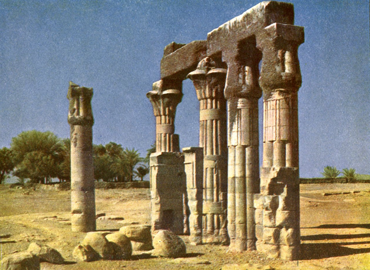 Förstört tempel i Medamut, Egypten av English Photographer
