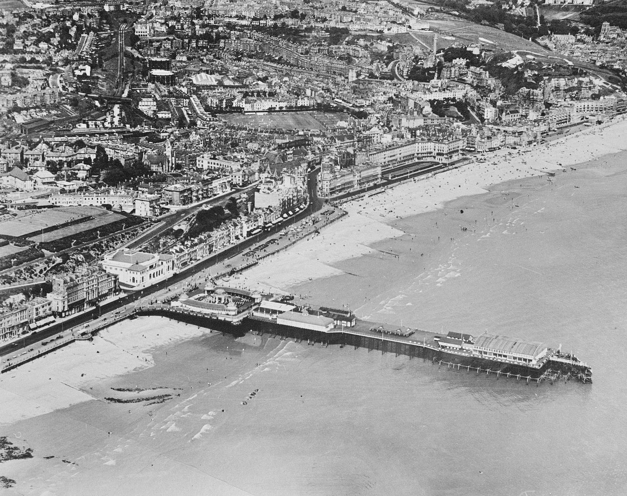 The Pier, Hastings, ca 1925 av English Photographer