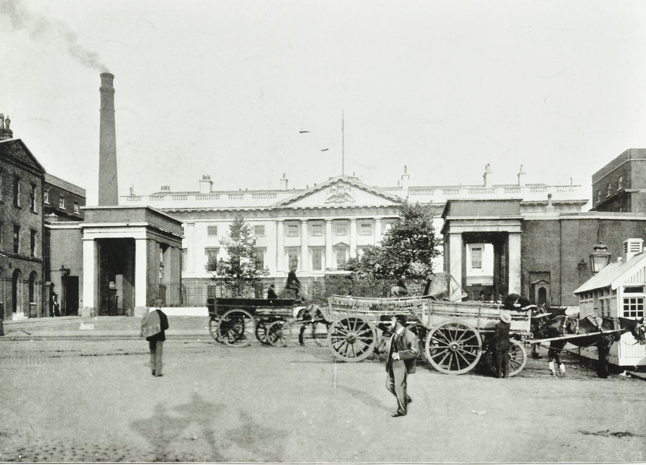 The Royal Mint, London, 1895 av English Photographer