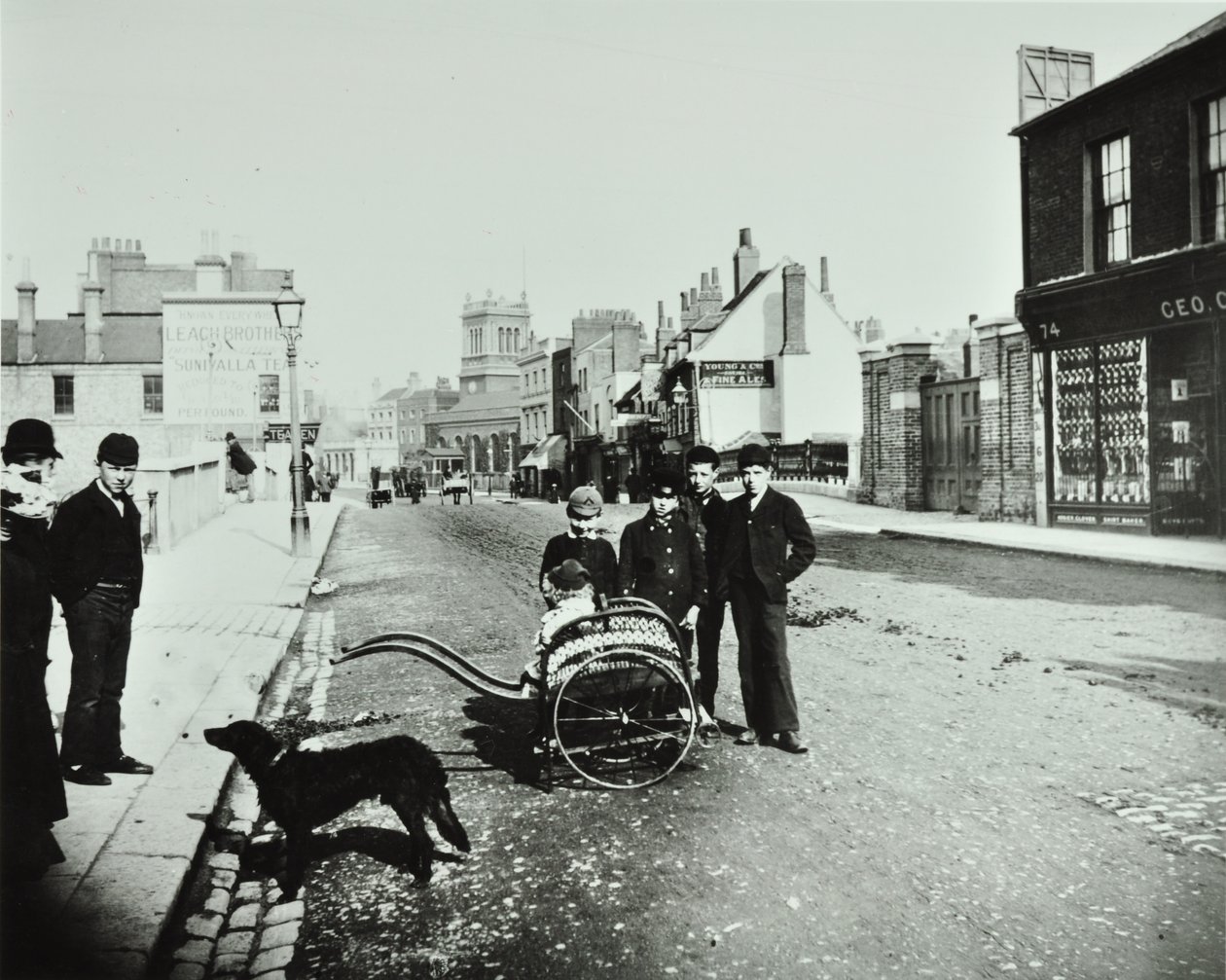 Wandsworth High Street: tittar västerut, 1890 av English Photographer