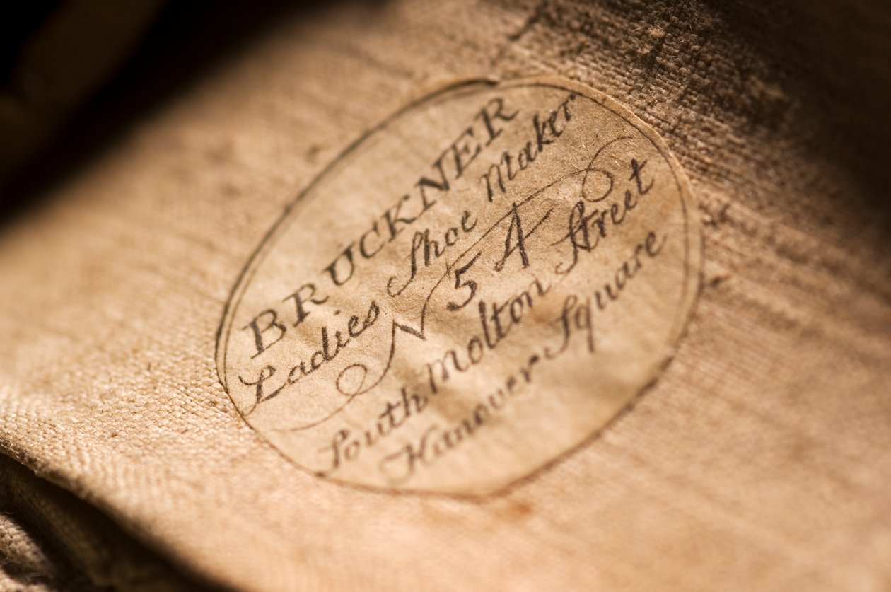 Skoetikett, 1790-tal (textil) av English School