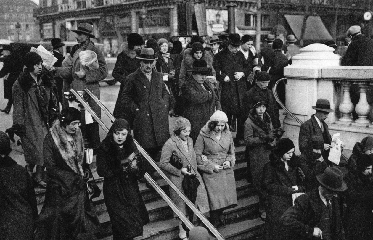 Ingång till en tunnelbanestation, Paris, 1931. av Ernest Flammarion