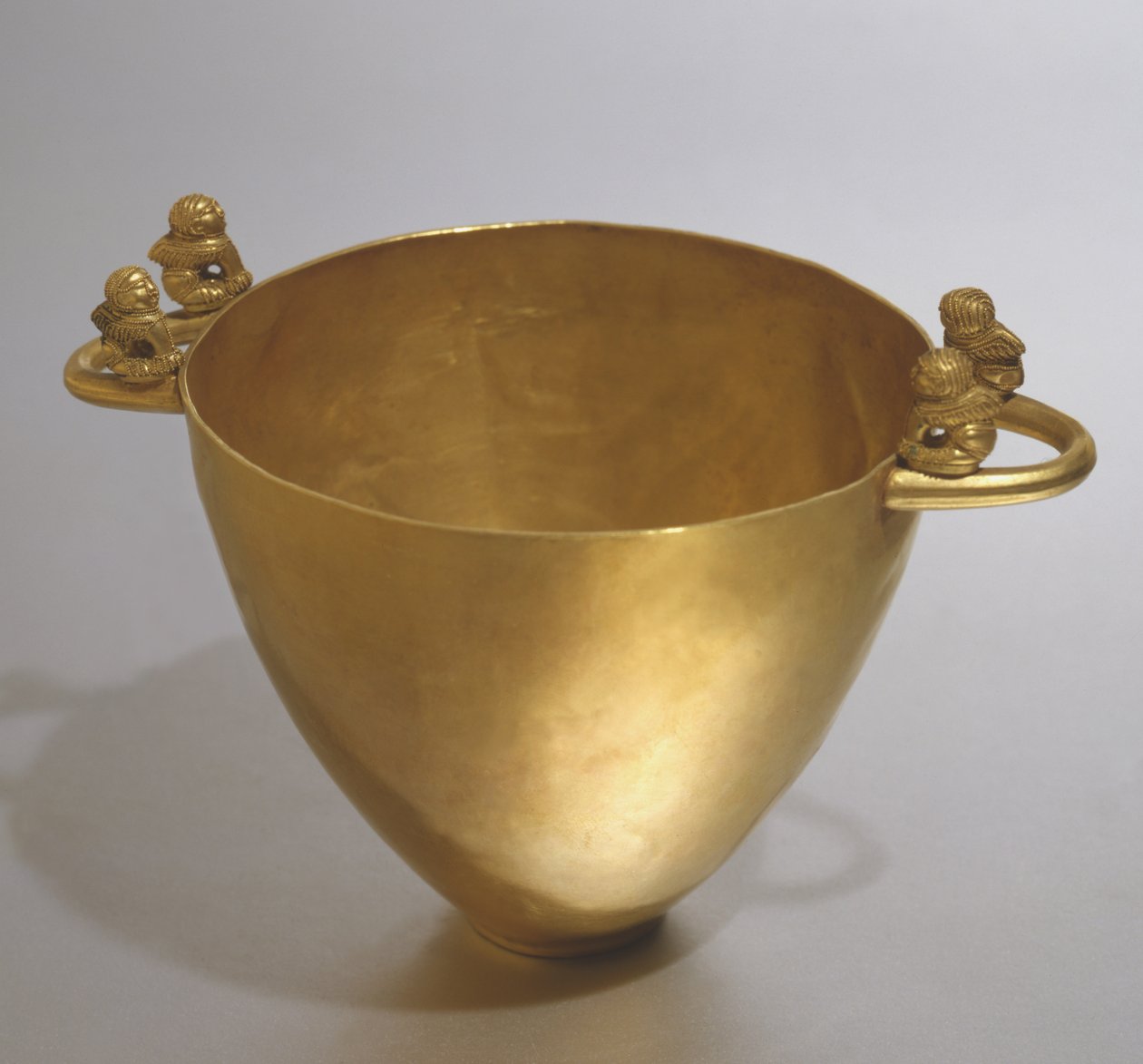 Skyphos från Palestrina (guld) av Etruscan