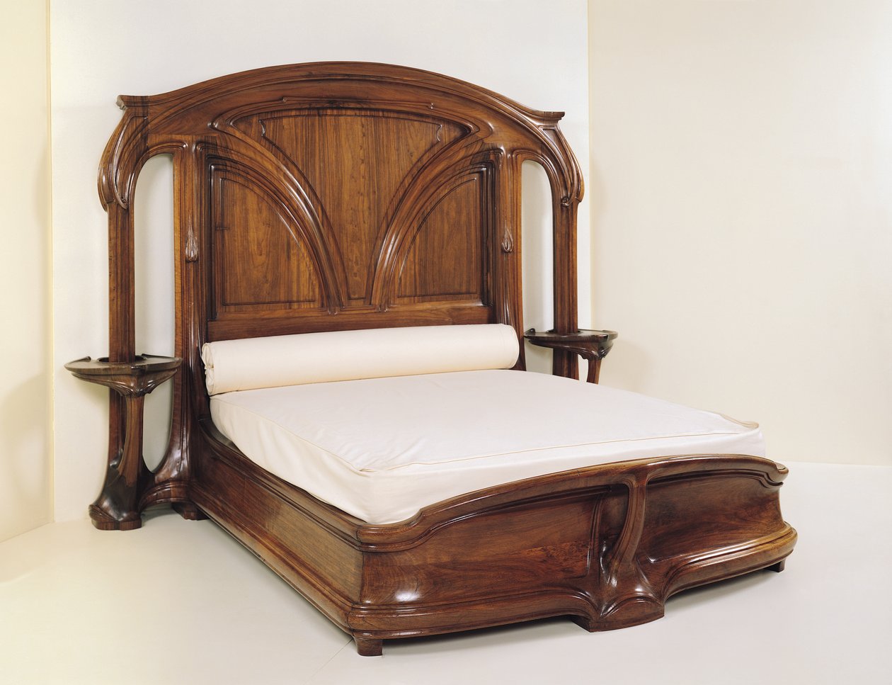 Art Nouveau säng, 1900 (trä) av Eugene Vallin