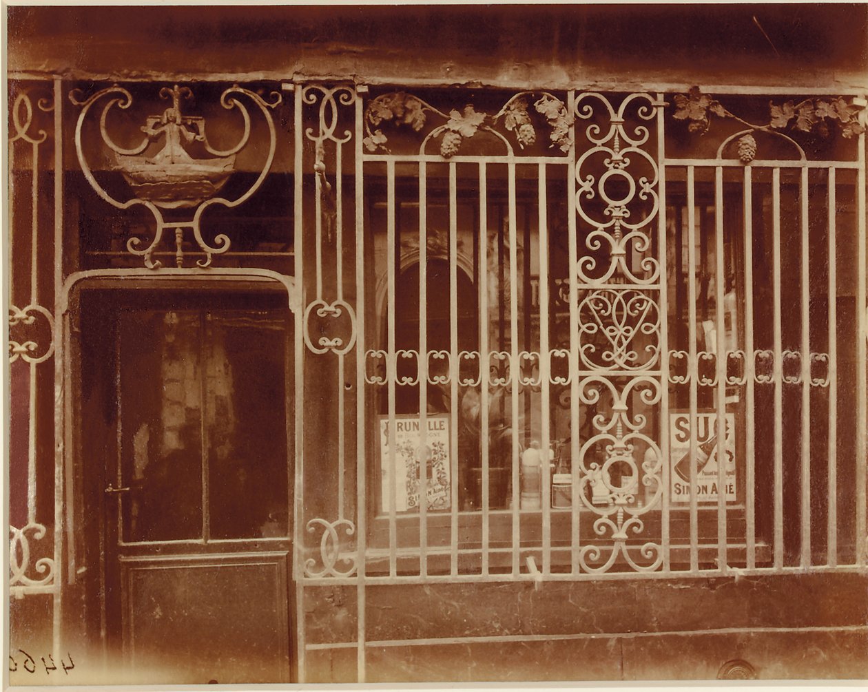 På Guds nåd av Eugène Atget