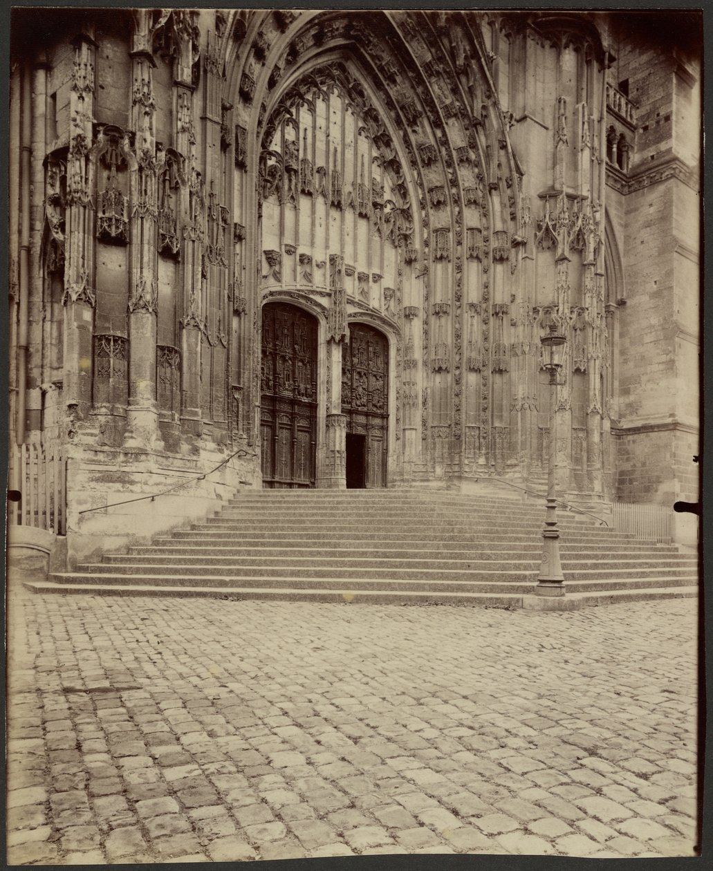 Beauvais, katedralporten av Eugène Atget