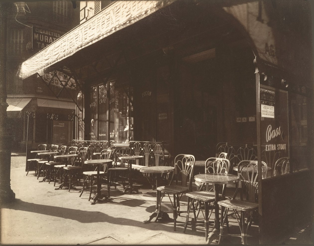 Café, Avenue de la Grande-Armee, 1924-1925. av Eugène Atget