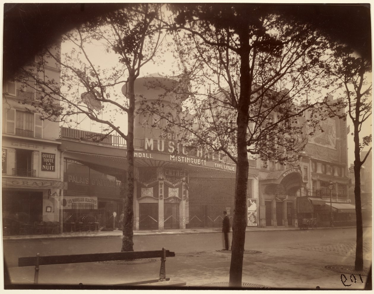 Moulin Rouge av Eugène Atget
