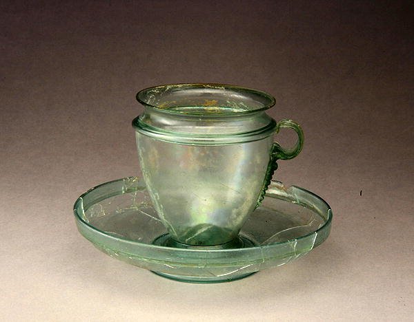 Kopp och fat, ca 50-100 e.Kr. (glas) av European European