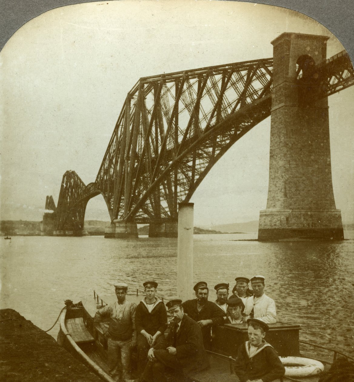 Forth Bridge, Skottland. av Excelsior Stereoscopic Tours