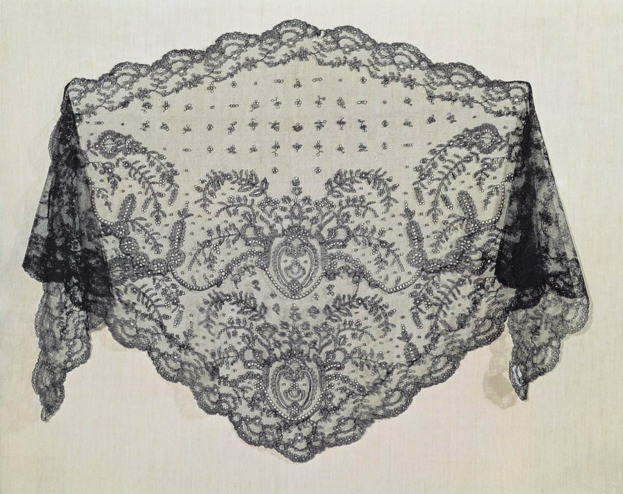 Sjal, Puy verkstad, ca 1850 (spets) av Falcon