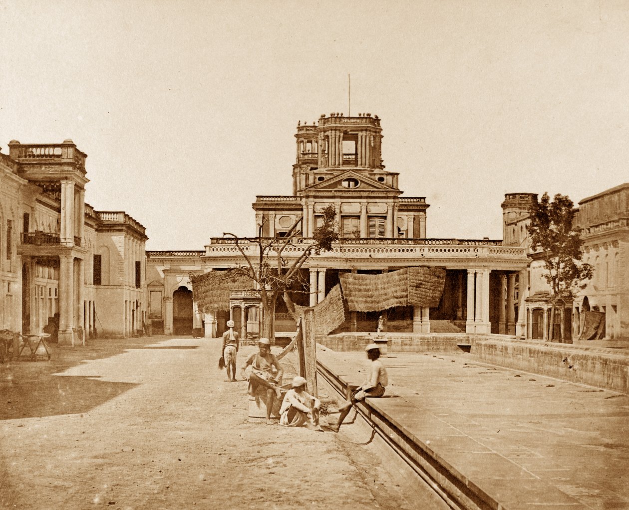Interiör i Chutr Munzil, Lucknow av Felice Beato