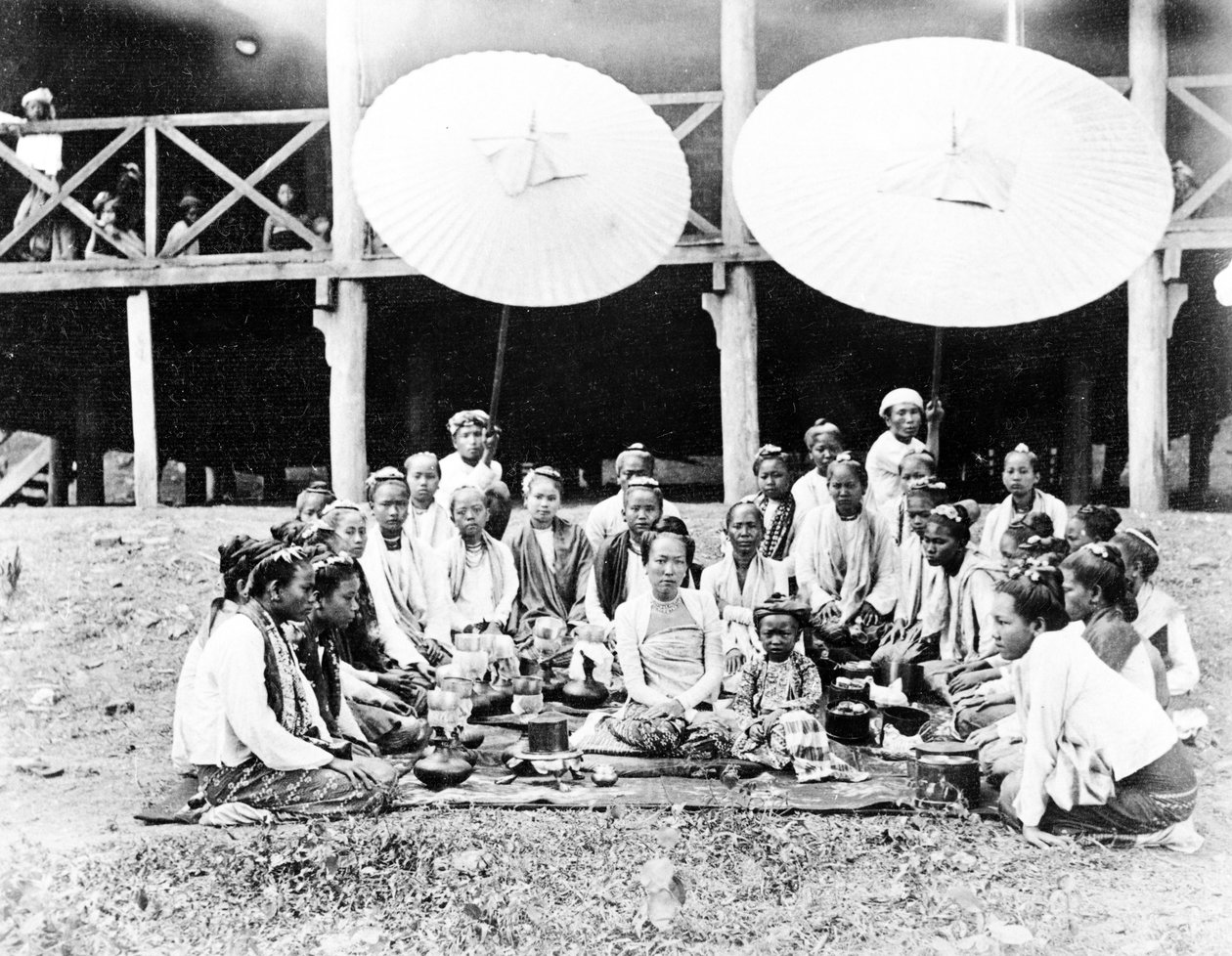 Sawbwas hustru och barn, Wuntho, Burma, ca 1890 av Felice Beato