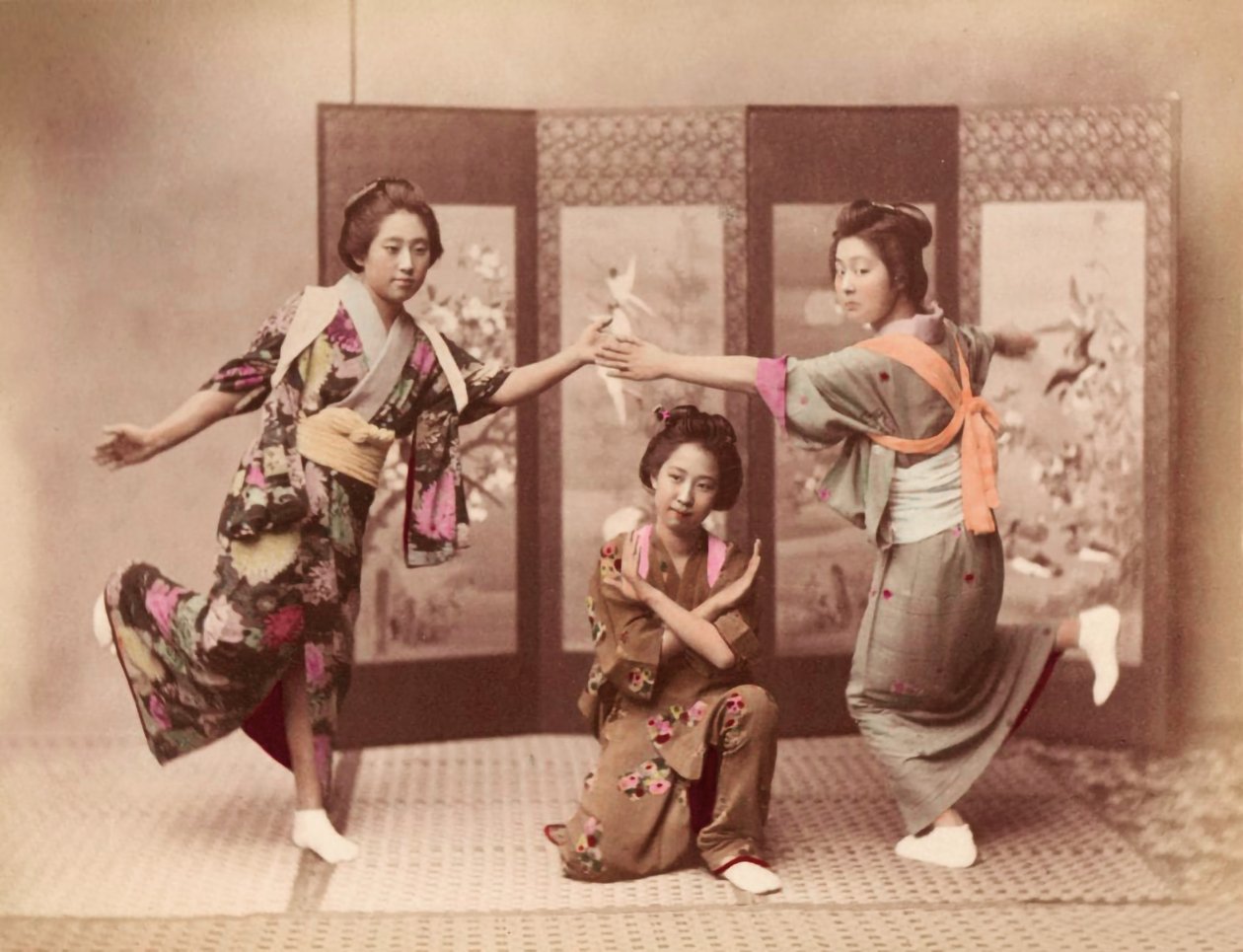 Flickor som dansar ca 1895 (foto) av Felice Beato