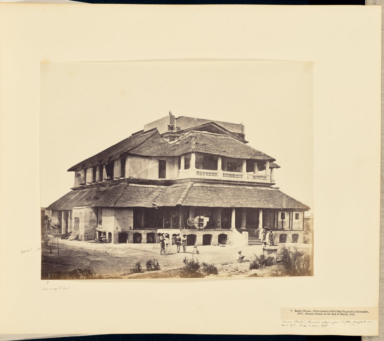 [Banks hus] av Felice Beato