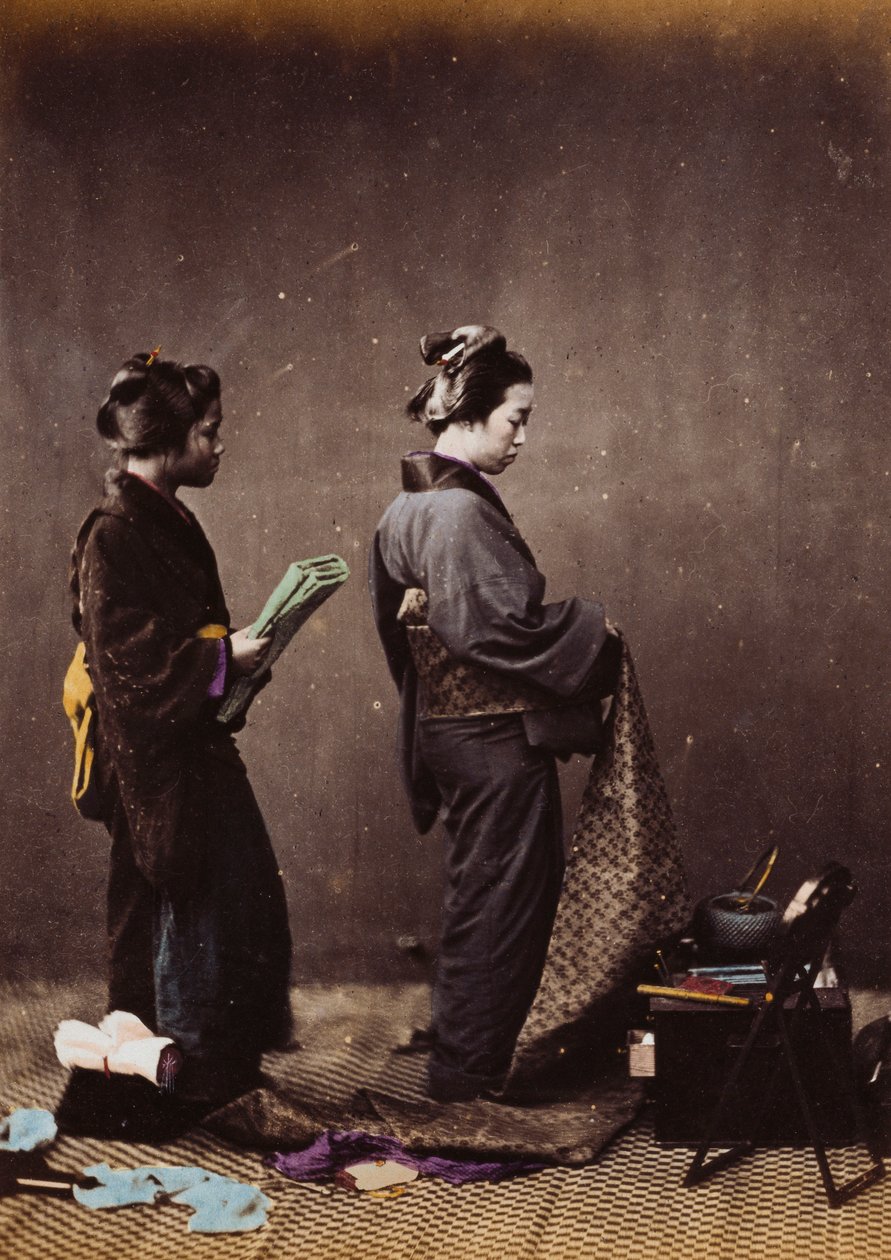 Japanska kvinnor som klär sig, ca 1870-1880 av Felice Beato