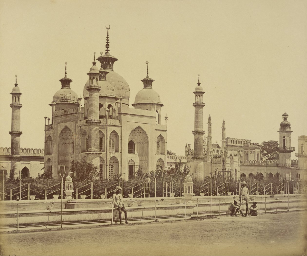 Moskén i Hussainabad Imambara av Felice Beato