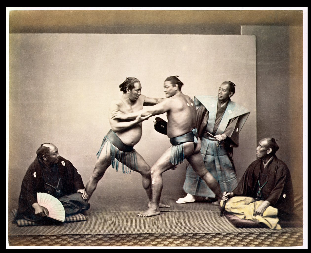 Sumobrottare, ca 1870-80 (albumintryck) av Felice Beato