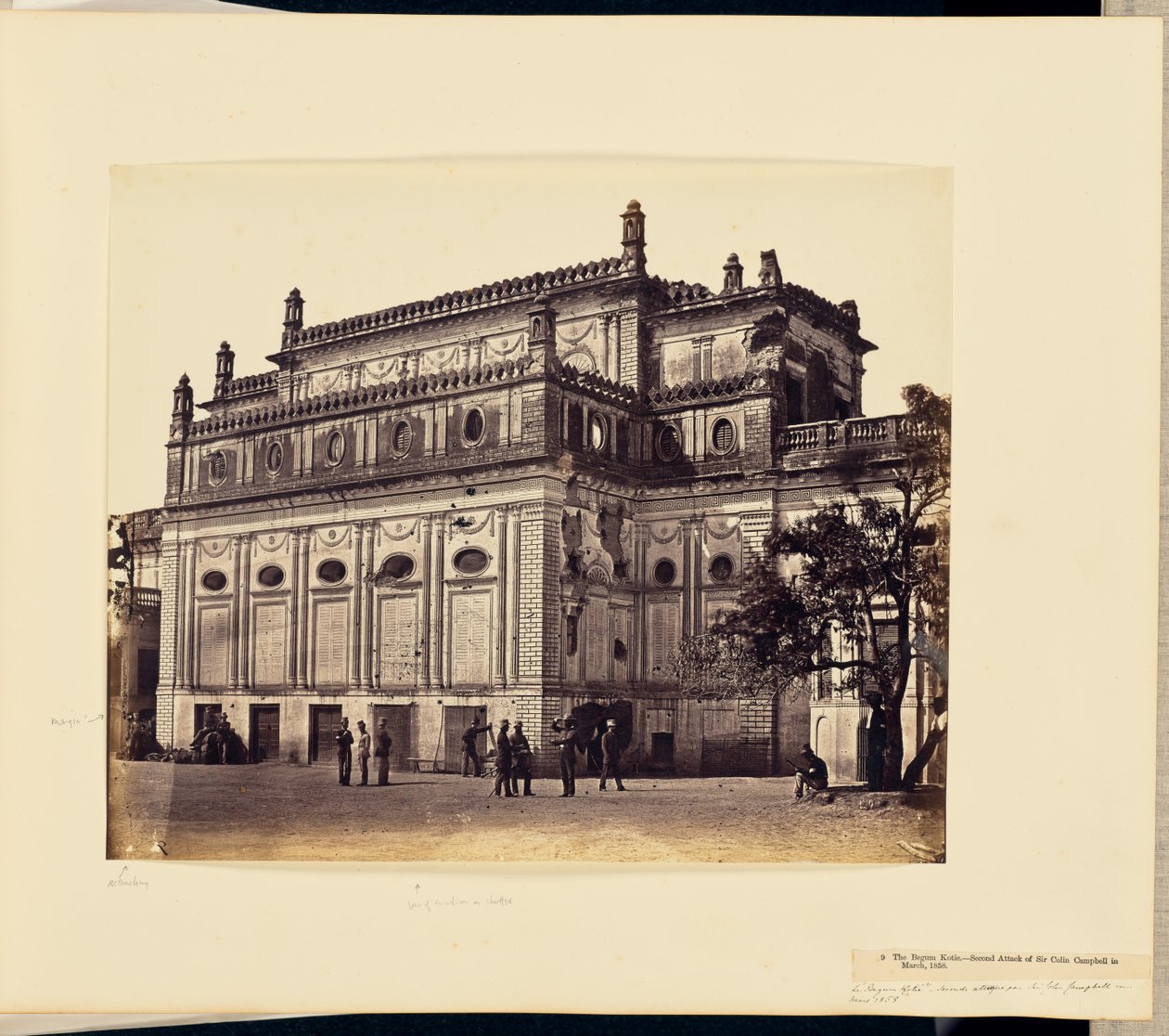 [The Begum Kotie] av Felice Beato
