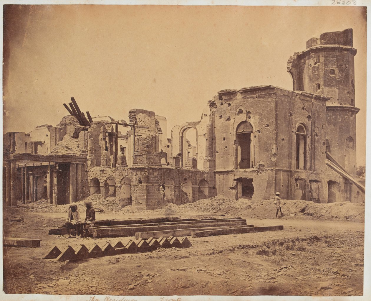 Framsidan av Residency, Lucknow, 1858 av Felice Beato