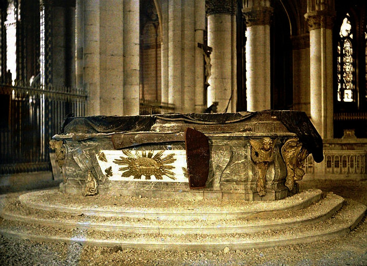 Altare i restaureringens kapell, Cathedrale Notre-Dame, Reims, Marne, Frankrike, 1917 (autokrom) av Fernand Cuville