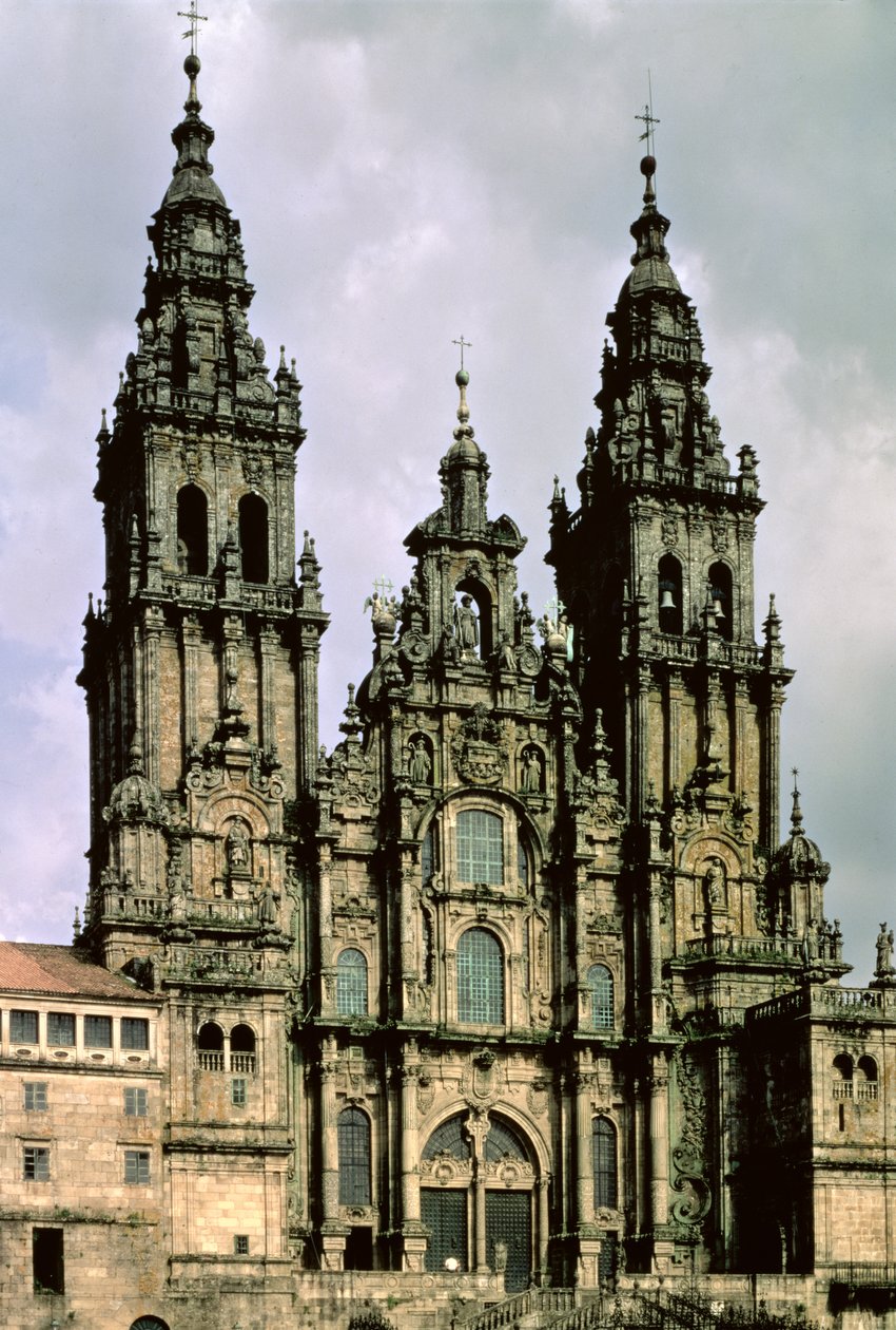 Vy över västfronten (Fachada del Obradoiro) 1738-50 (för detaljer se 88958) av Fernando de Casas Novoa