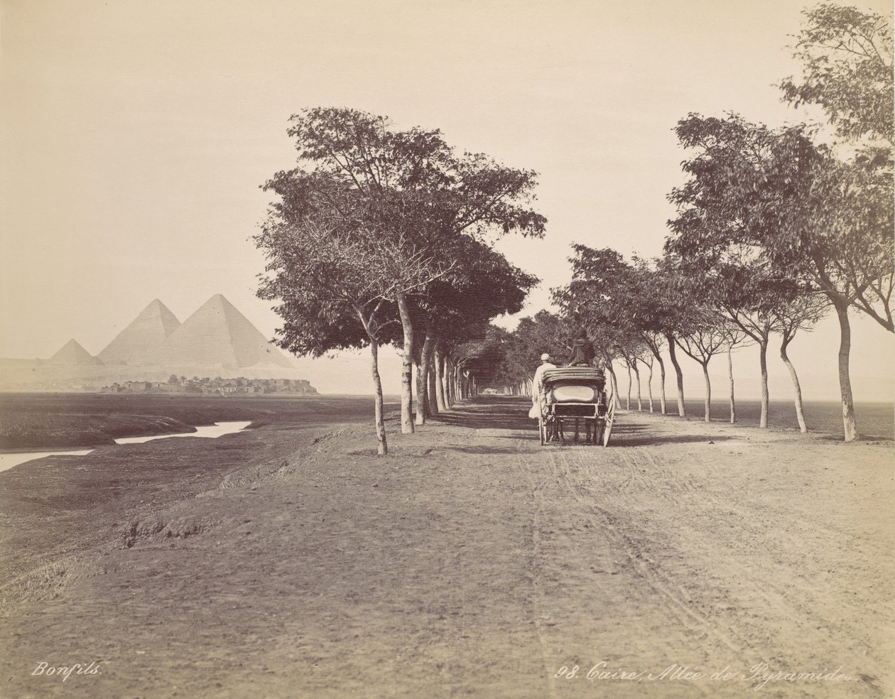 Kairo. Pyramidernas gränd, ca. 1870. av Félix Bonfils