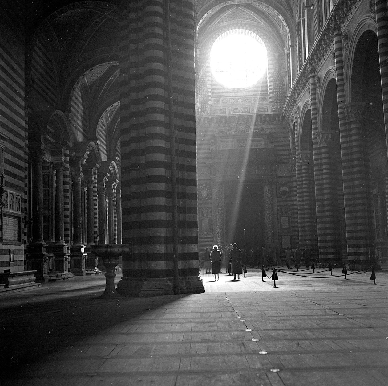 Interiör av katedralen i Siena av Fosco Maraini