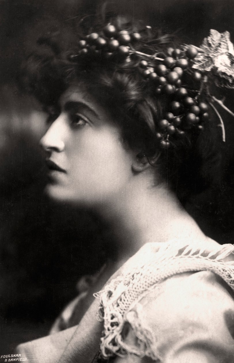 Constance Collier 1878-1955, brittisk skådespelerska, 1900-tal. av Foulsham and Banfield