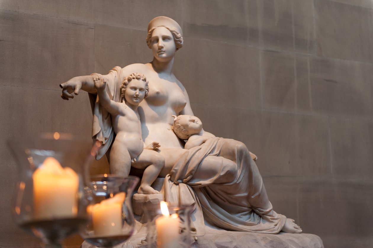 Latona med Apollo och Artemis (marmor) av Francesco Pozzi