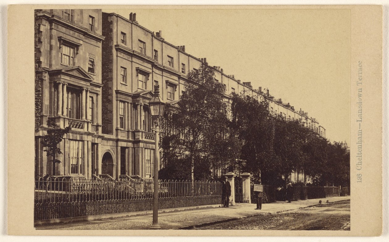 Cheltenham - Lansdown Terrace av Francis Bedford