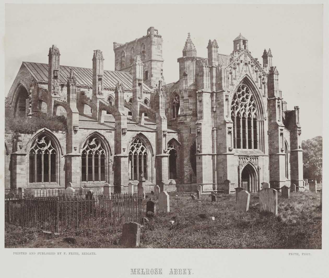 Melrose Abbey, ca 1857 (albuminutskrift) av Francis Frith