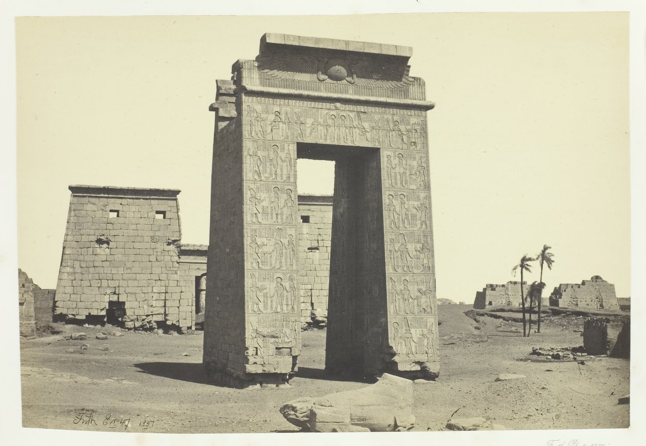 Sculptured Gateway, Karnac, 1857. av Francis Frith