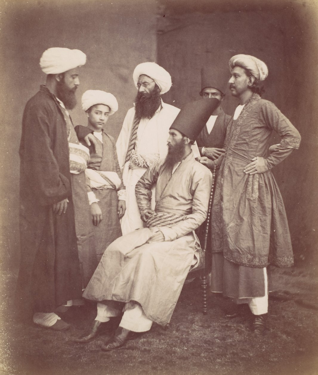 Sex ostindiska män, 1870-talet. av Francis Frith