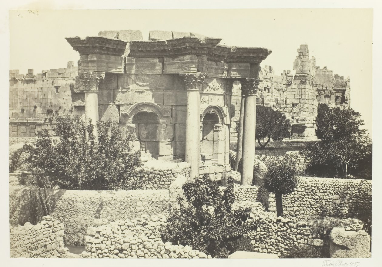 The Circular Temple, Baalbec, 1857. av Francis Frith