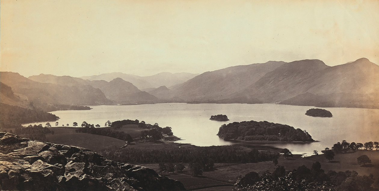 Sjön nära Derwentwater i Storbritannien. av Francis Frith