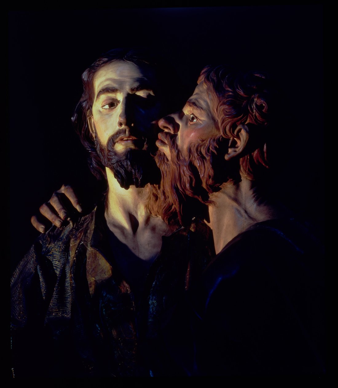 The Arrest of Christ, detalj som visar Judas kyssa Kristus, 1765 (polykromt trä) (detalj från 93242) av Francisco Salzillo