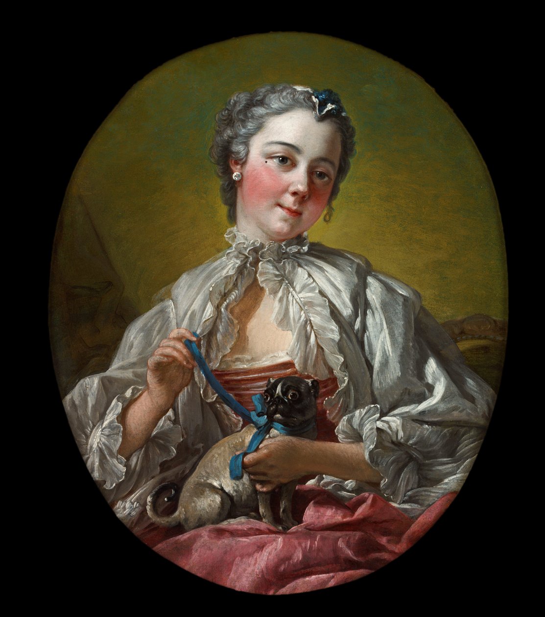 En ung kvinna som håller en mopshund av François Boucher