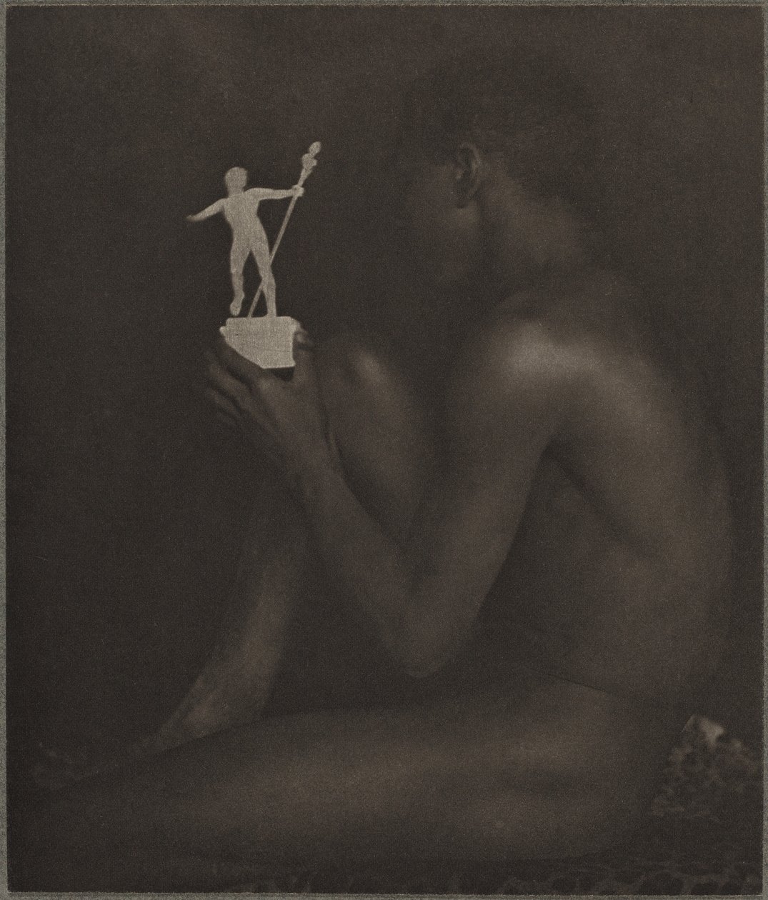 Ebenholts och elfenben, 1899. av Fred Holland Day
