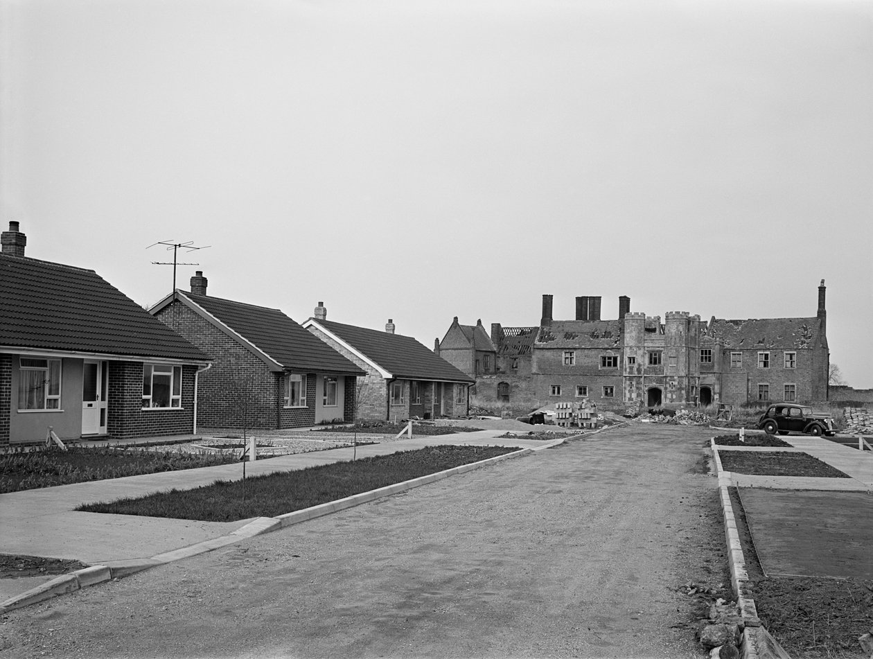 Beaupre Hall, Outwell, Norfolk, 1963 av Frederick Palmer